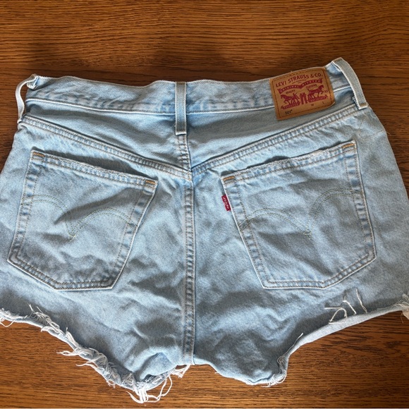 Levi’s 501 Jean Shorts - Picture 3 of 5